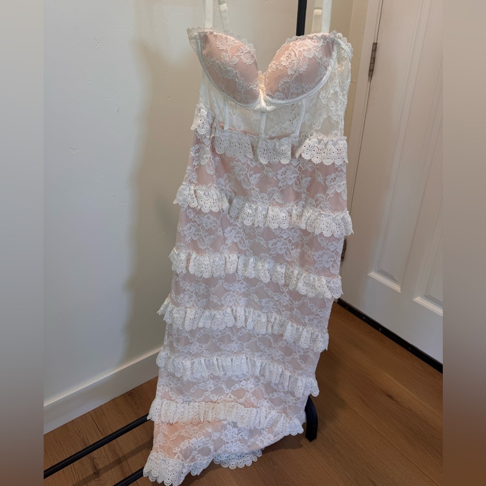 Hello Molly Luxe Mystique Lace Tiered Maxi Dress with Corset Bodice - Picture 3 of 7